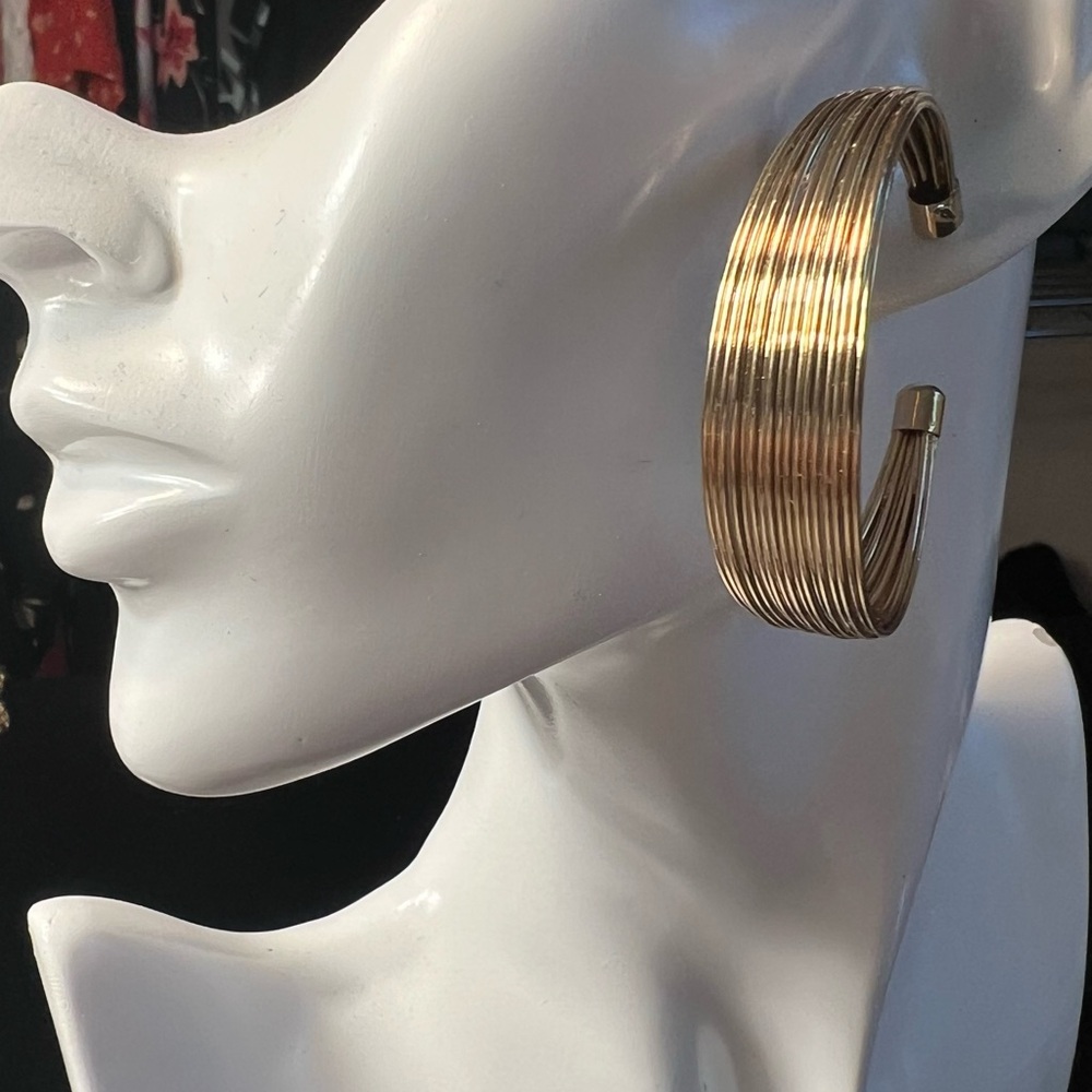 Chunky Round Ribbed Bars Gold Tone Post Back Hoops